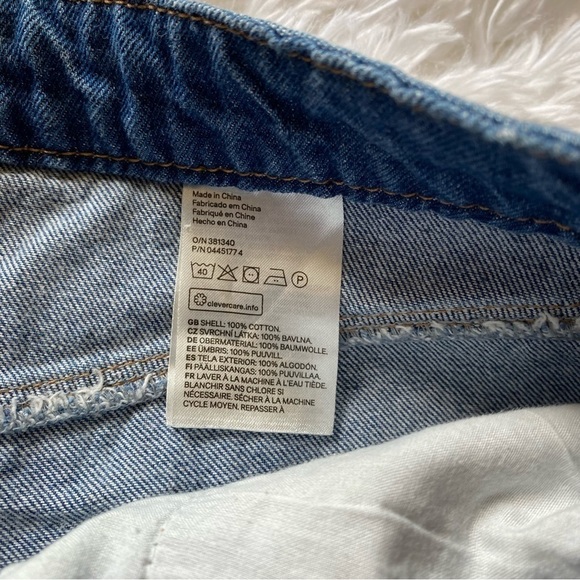 Embroidered patch denim mini skirt - Picture 9 of 12